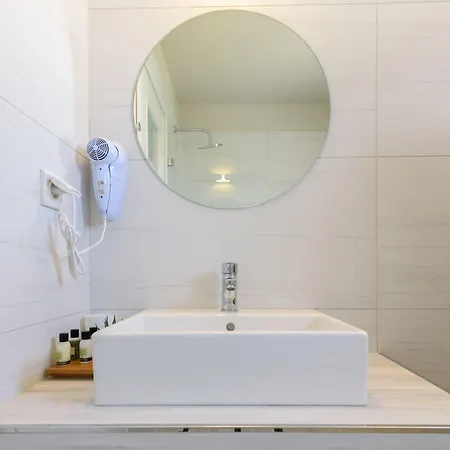 De Naxia Hotel Perissa (Santorini)